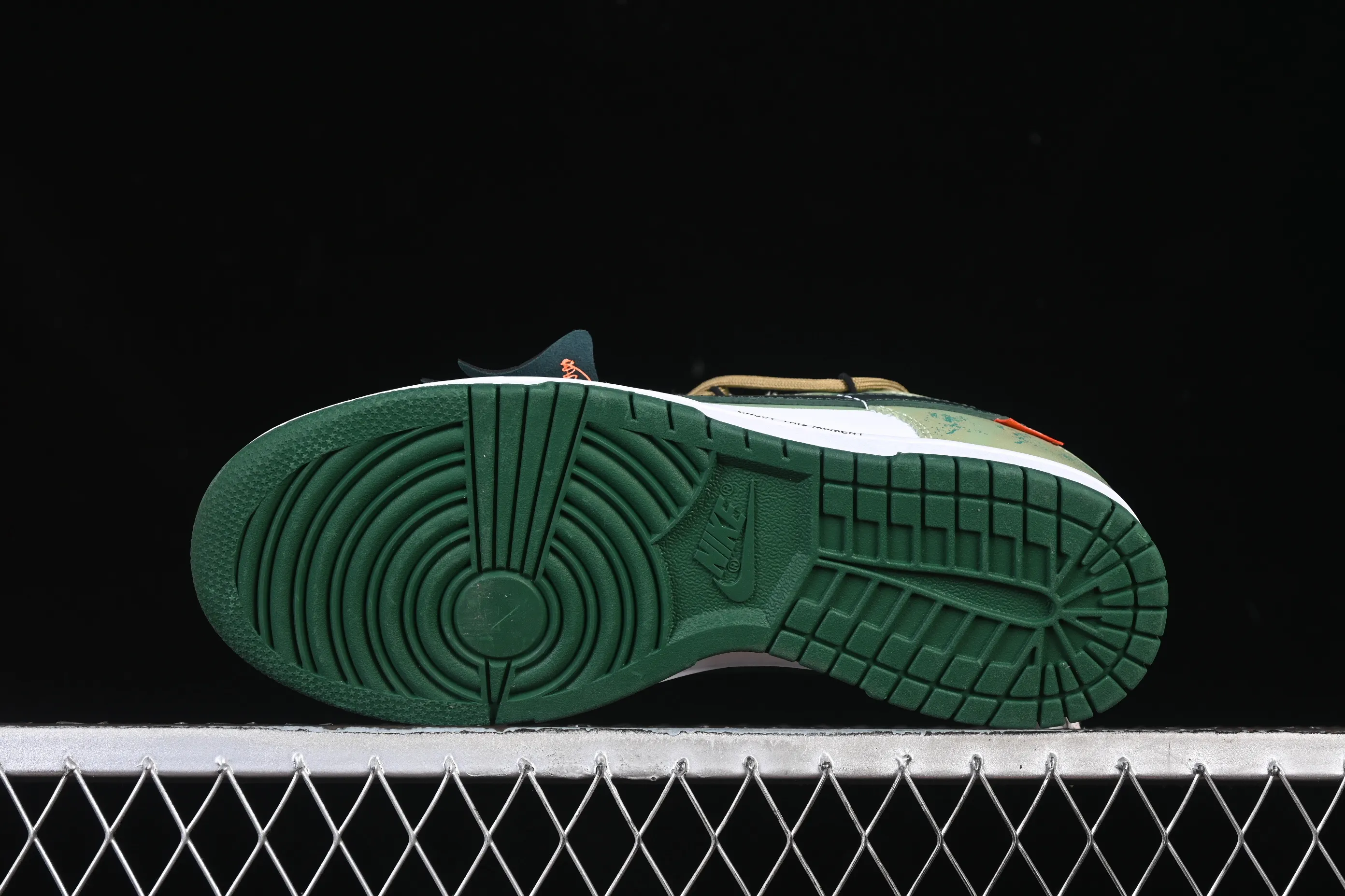 All categories Nk SB Dunk Series Nk SB Dunk Low High-end customized low-top sneakers Nike SB Dunk Low white and green straps low-top casual sneakers DD1391-100
